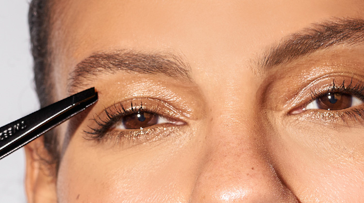 model with slant tweezer